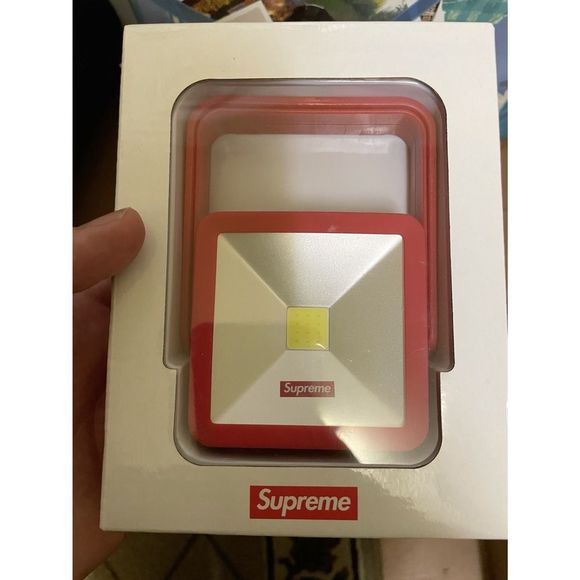 Supreme Magnetic Kickstand Light - Picture 2 of 2
